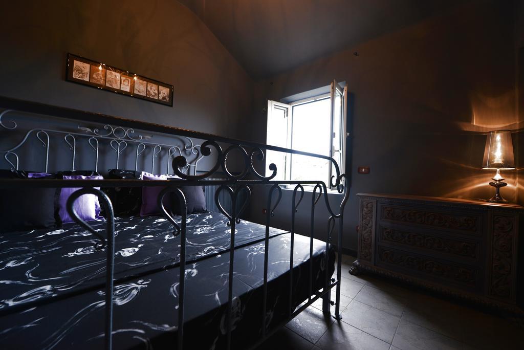 Agriturismo Gocce Di Luna 첼레리구레 객실 사진