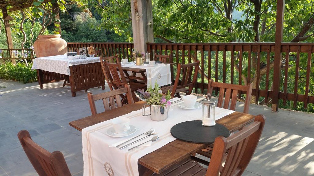 Agriturismo Gocce Di Luna 첼레리구레 외부 사진