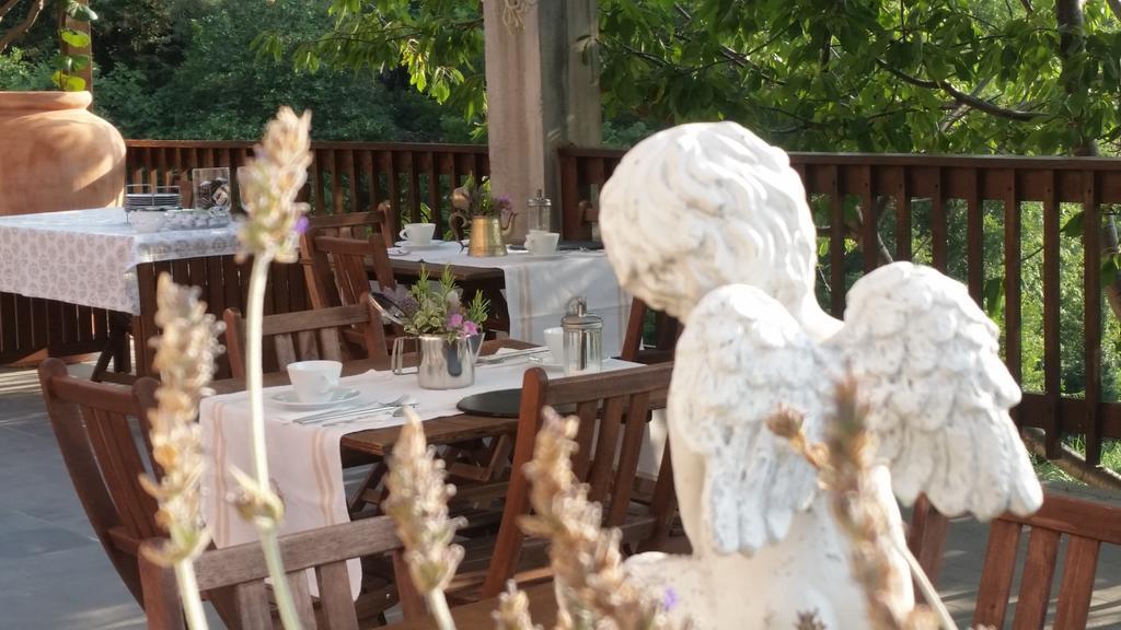 Agriturismo Gocce Di Luna 첼레리구레 외부 사진