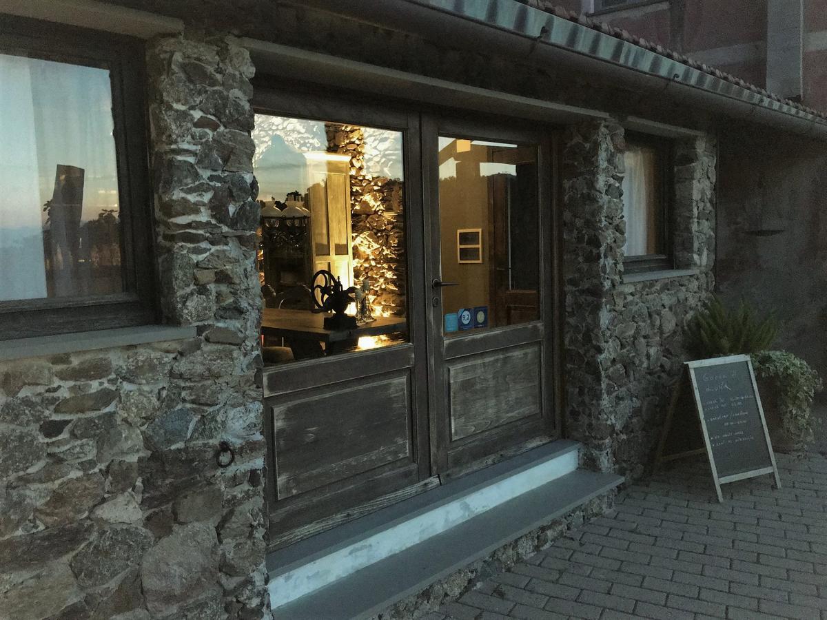 Agriturismo Gocce Di Luna 첼레리구레 외부 사진