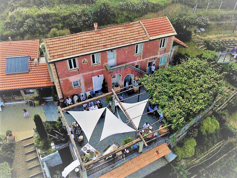 Agriturismo Gocce Di Luna 첼레리구레 외부 사진
